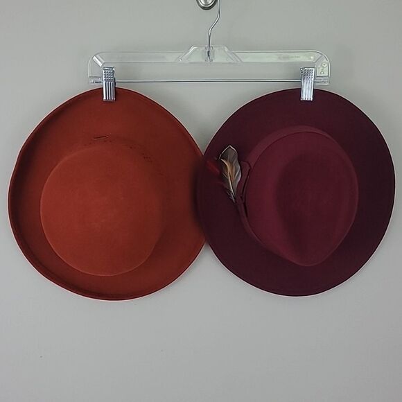 Liz Claiborne 100% Wool Hats Boho Gypsy. Burgundy w/ feather & Ribbon Bow detail